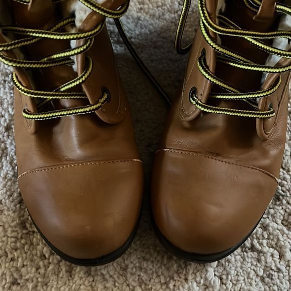 CL by LAUNDRY || High Top Lace Up Womans Boots - Picture 4 of 8